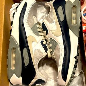 Selling these air max 90